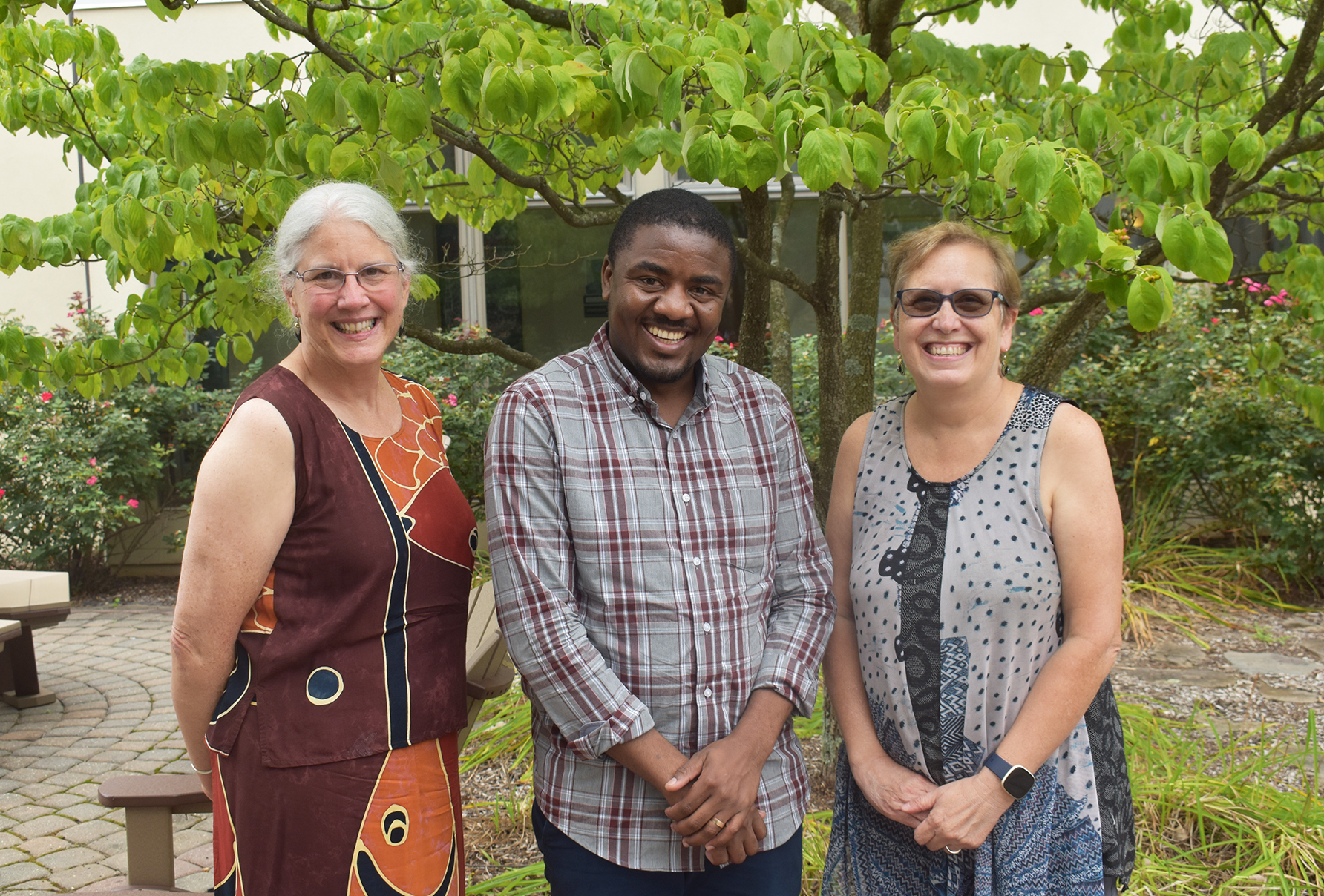 Ezekiel Kassanga MATS ’21 with his MATS Thesis Advisor Dr. Audrey West (left) and MATS Thesis Reader Dr. Deborah Appler (right)